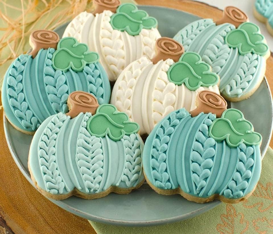 3 Pcs Fall Leaves Cookie Cutters, Large Size 3.2" to 4.5" Thanksgving Cookie Cutter Holiday Themed Shapes of Maple Leaf, Oak Leaf, Pumpkin