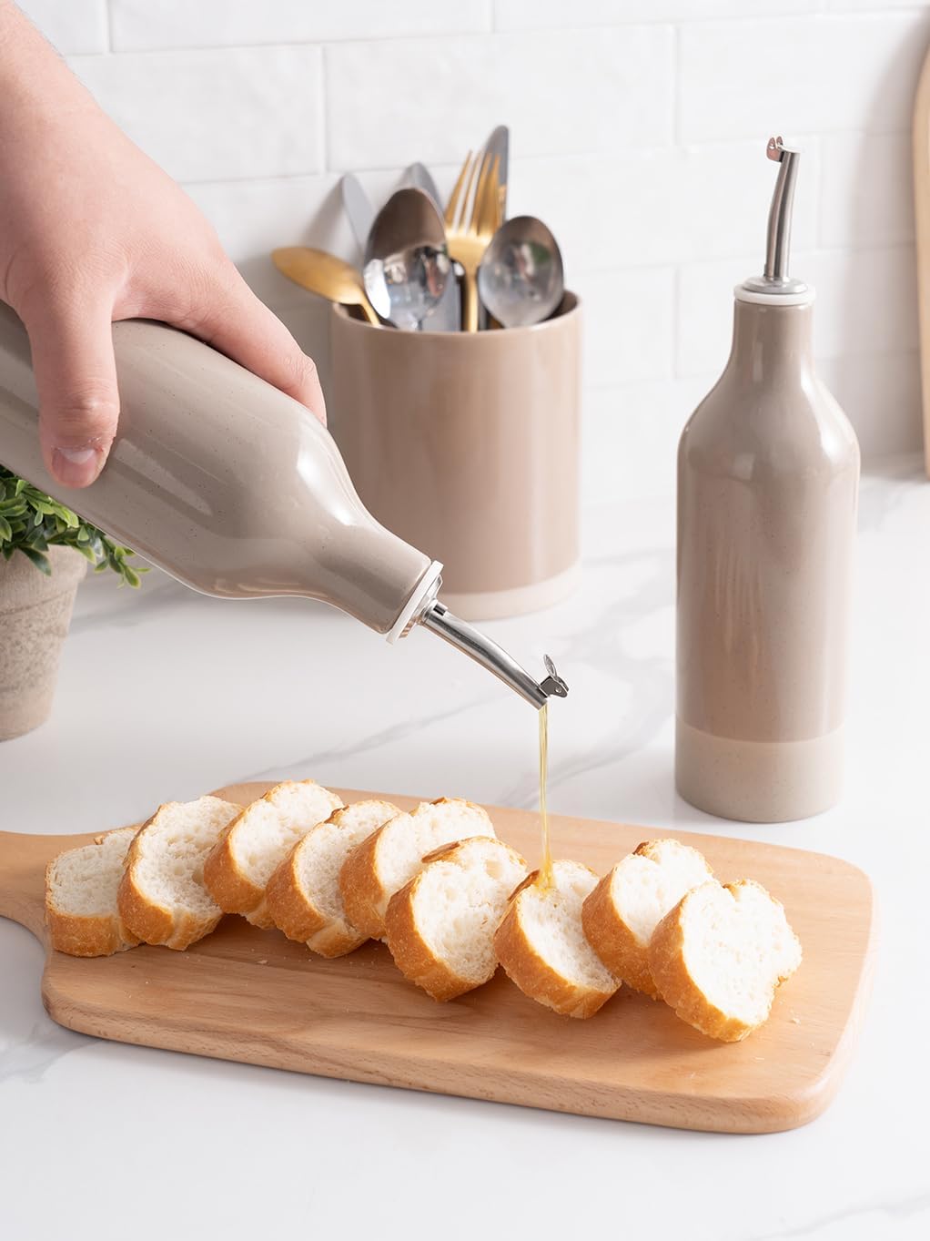 famiware Milkyway 16oz Ceramic Olive Oil Dispenser Bottle, Olive Oil and Vinegar Dispenser Bottle Set of 2 with Stainless Steel Pourers, Suitable for Storage Vinegar, Liquids, Dark Gray