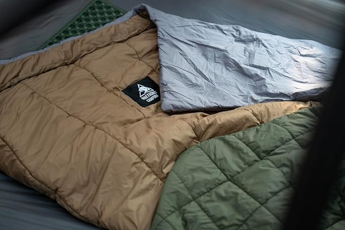 OneTigris Featherlite Ultralight Sleeping Quilt, Weighs 35oz, Warm Hammock Topquilt 40 Degree, with Footbox, Perfect for Outback Camping, Hiking, Backpacking and Hammocks