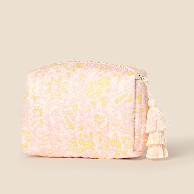 Amazon Essentials x Sofia Grainge Women's Quilted Makeup Toiletry Bag