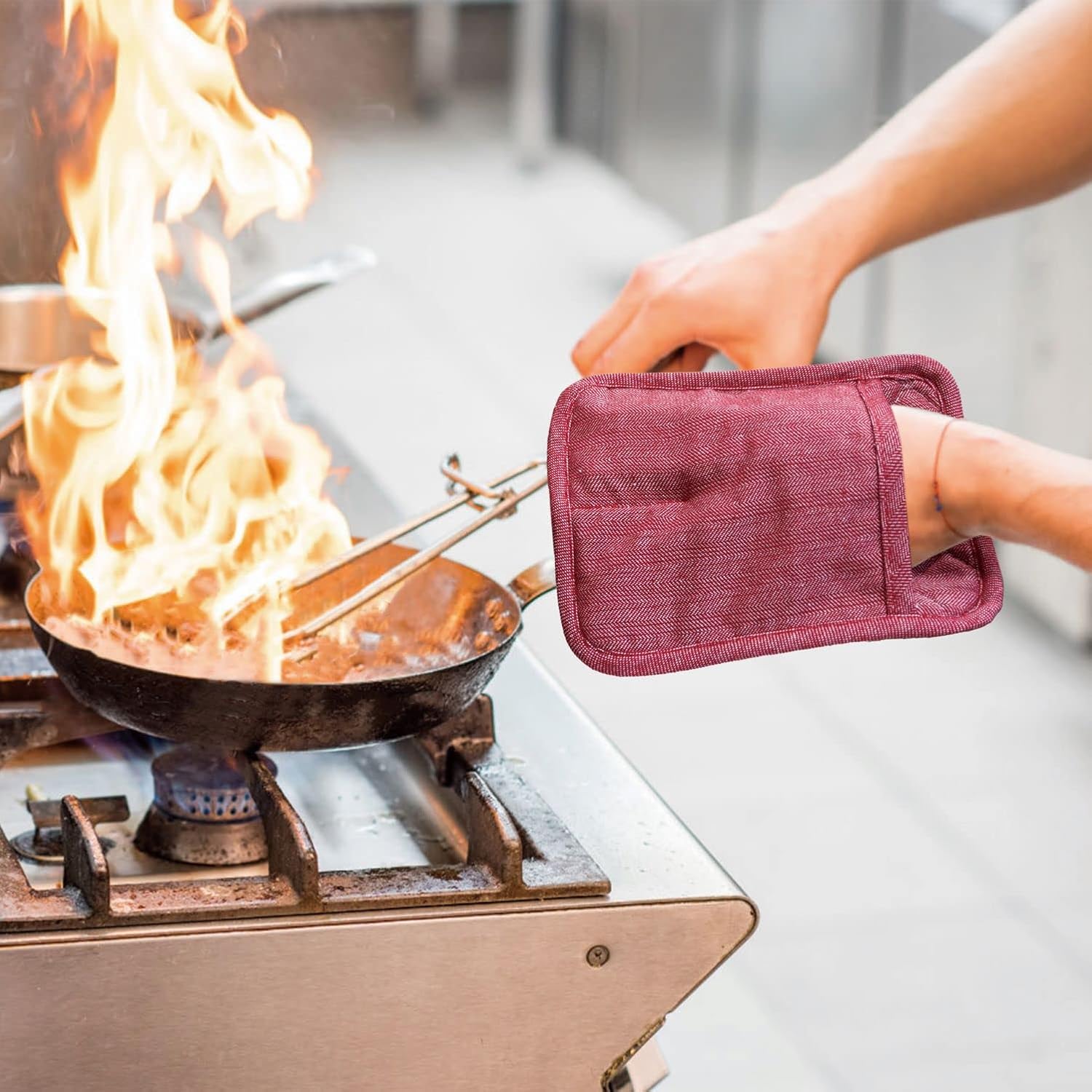 Pot Holders Yarn-Dyed Set of 3 Non Slip Silicone Kitchen Lines Heat Resistant 500℉ Kitchen Gloves BBQ Cooking Baking Cooking Barbecue Microwave Machine Washable (Red Pot Holders)