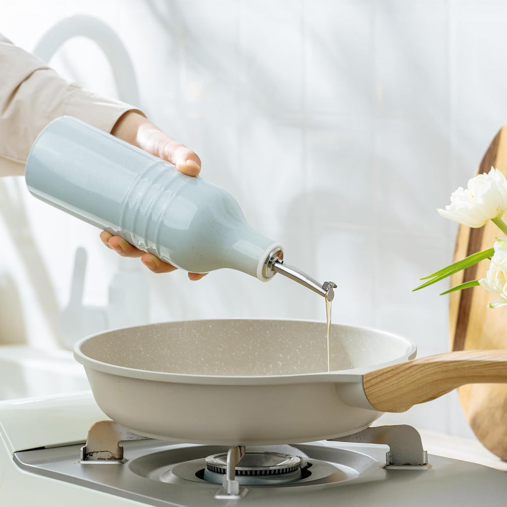 famiware Jupiter 16oz Ceramic Olive Oil Dispenser Bottle, Olive Oil and Vinegar Dispenser Bottle Set of 2 with Stainless Steel Pourers, Suitable for Storage Vinegar, Light Blue & Vanilla White