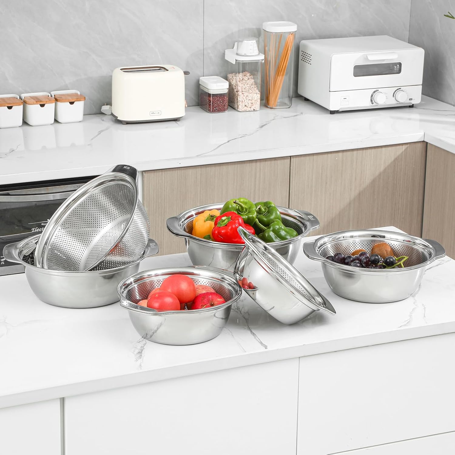 304 Stainless Steel Microporous Colander with Handle, Rice Washers Microporous Strainer Set For washing vegetables, fruits and rice, and draining cooked pasta(2.5QT with handle-Gold)