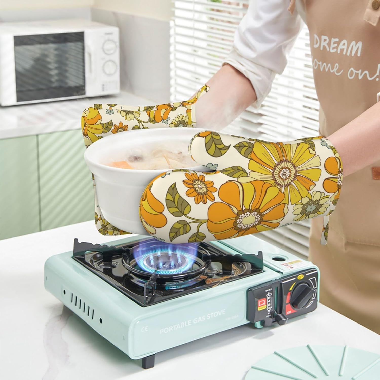 Retro 70s Style Flower Oven Mitts and Pot Holders Sets Silicone Kitchen Mitts Potholders Heat Resistant 4Pcs Oven Gloves Hot Pads for Kitchen Baking Cooking BBQ Grilling