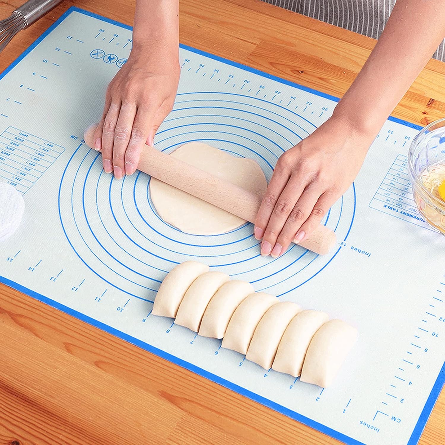 Silicone Baking Mat，Non Stick Rolling Dough with Measurements for Pie Pizza Cookies Fondant Making，Extra Thick Non Slip Silicone Pastry Mat