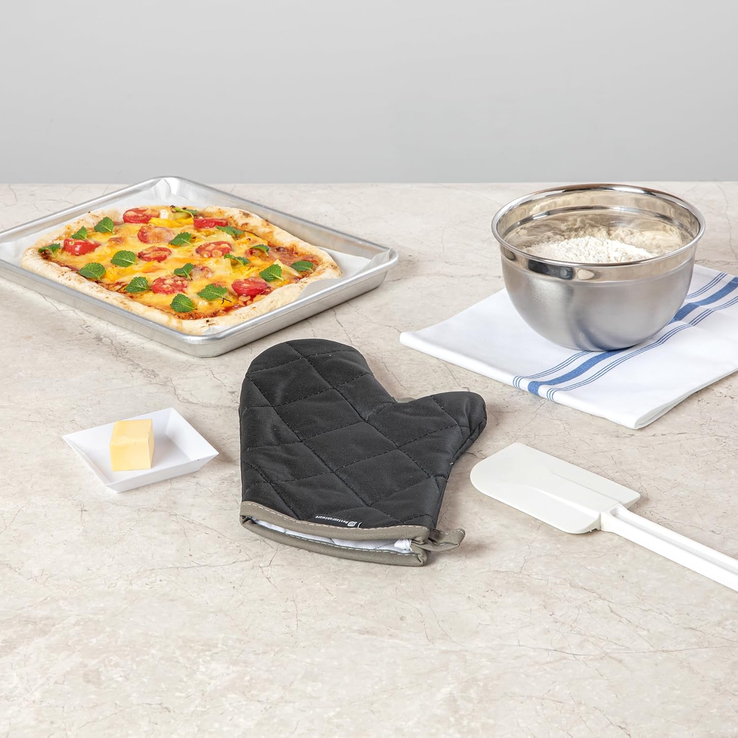 Restaurantware 13.7 x 8 Inch Heavy-Duty Oven Mitt 1 Flame Retardant Heat-Resistant Kitchen Glove - With Thumb Guard Hanging Loop Black Cotton Quilted Glove Heat-Resistant For Cooking And Baking