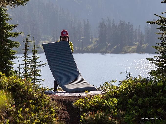 Therm-a-Rest NeoAir Topo Luxe Camping and Backpacking Sleeping Pad, Regular - 20 x 72 Inches, Balsam